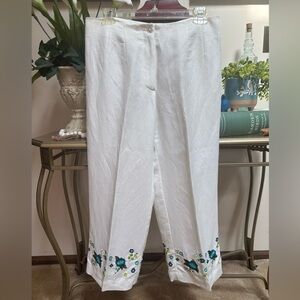 DRESS BARN WHITE LINEN CLASSIC TAILORED BLUE FLORAL EMBROIDERED CAPRIS SIZE 6